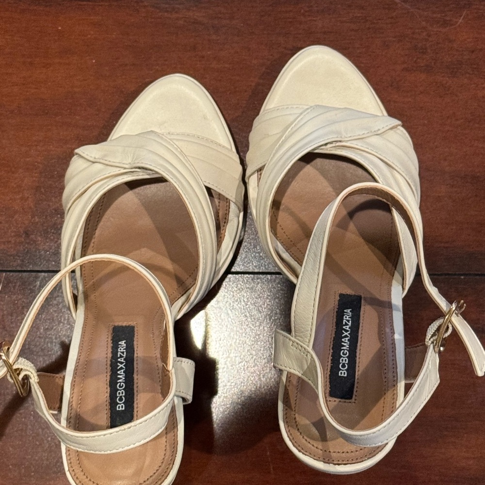 BCBGMaxAzria Elegant Cream Sandals, Ravil crisscross. SZ 7.5 . Used